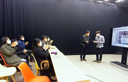 방청석